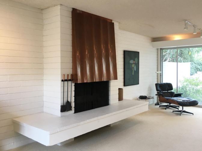  Oh how I'd love to be curled up in this mid-century living room tonight...another pic from today's mid-century modern explorations.&nbsp; #midcenturymodern   #midcentury   #modernfireplace   #modern   #1950 's  #copper   #cmu   #concretemasonryunit 