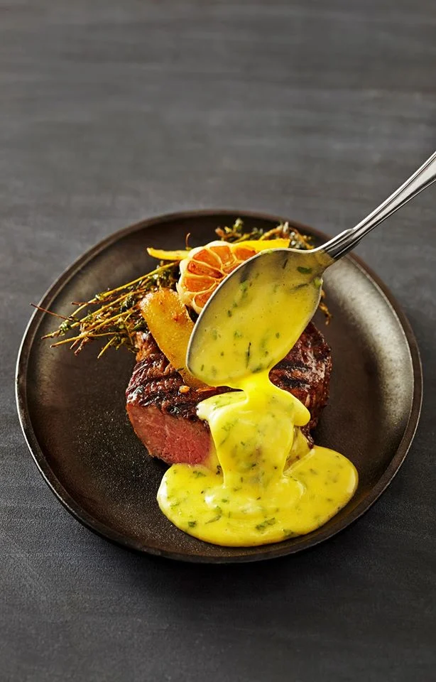 Saus til selskap