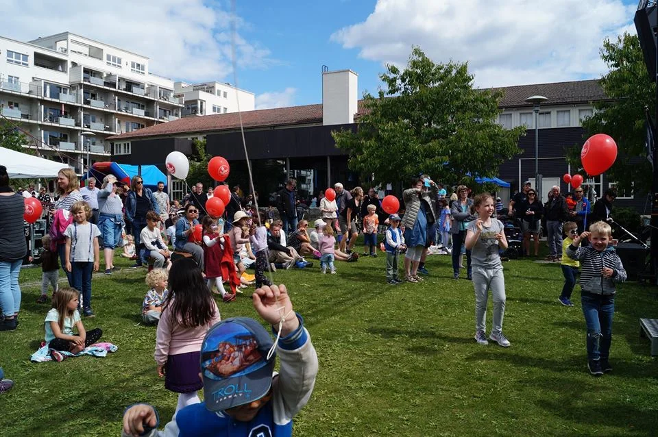 Barnas lørdag: Dårekisten Teater "Lille blå og bløtkaka"