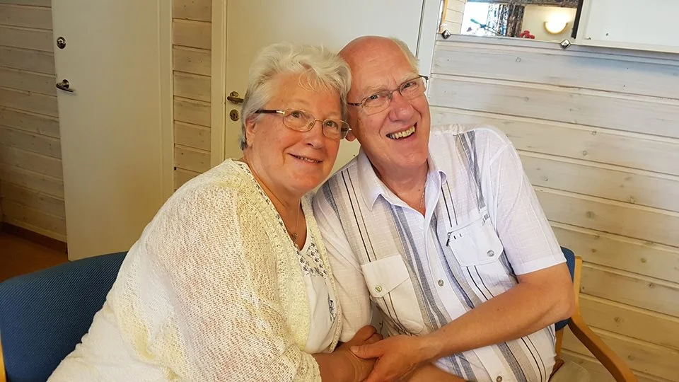 Gudstjeneste. Anne-Lise og Arild Madsø synger og taler