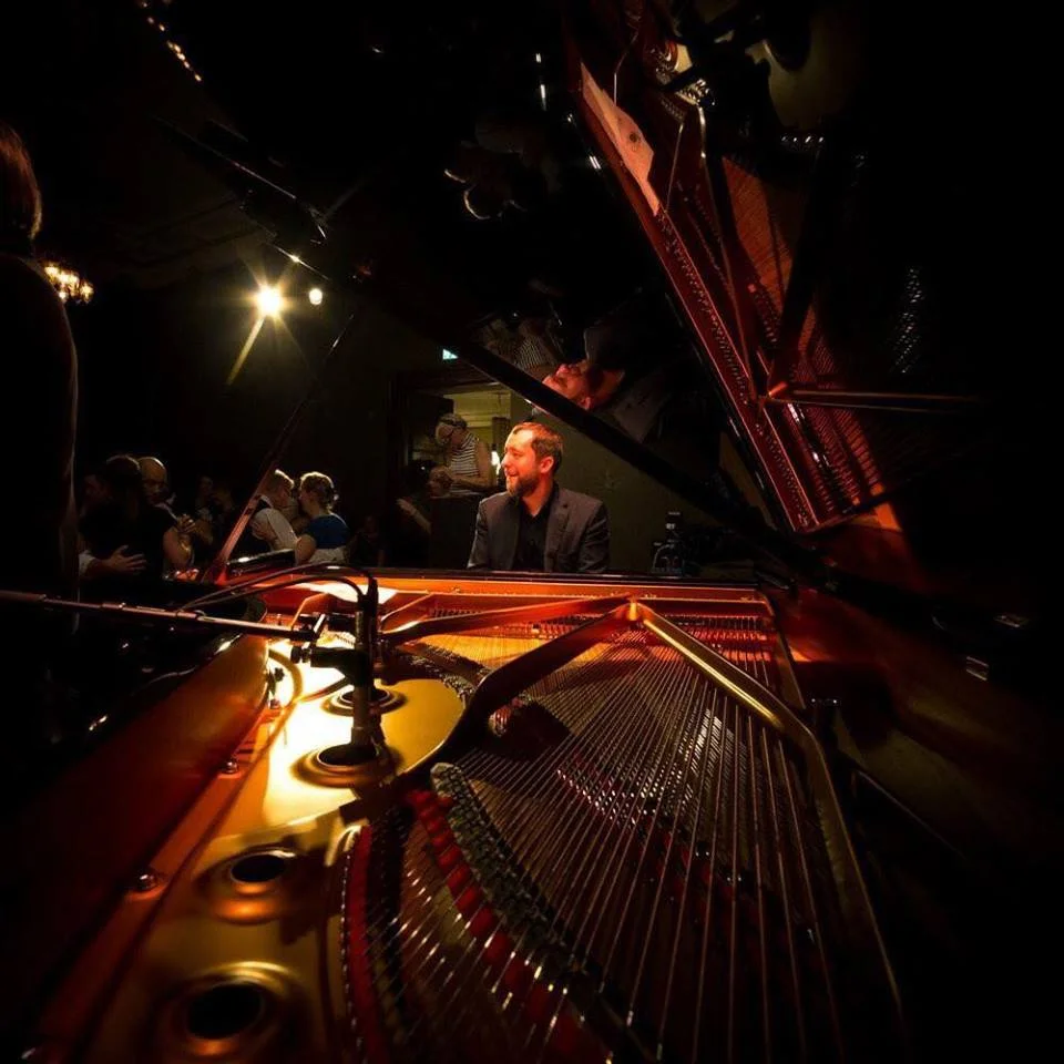 Slow Swing n' blues with live music by David Arthur Skinner! - Kulturhuset