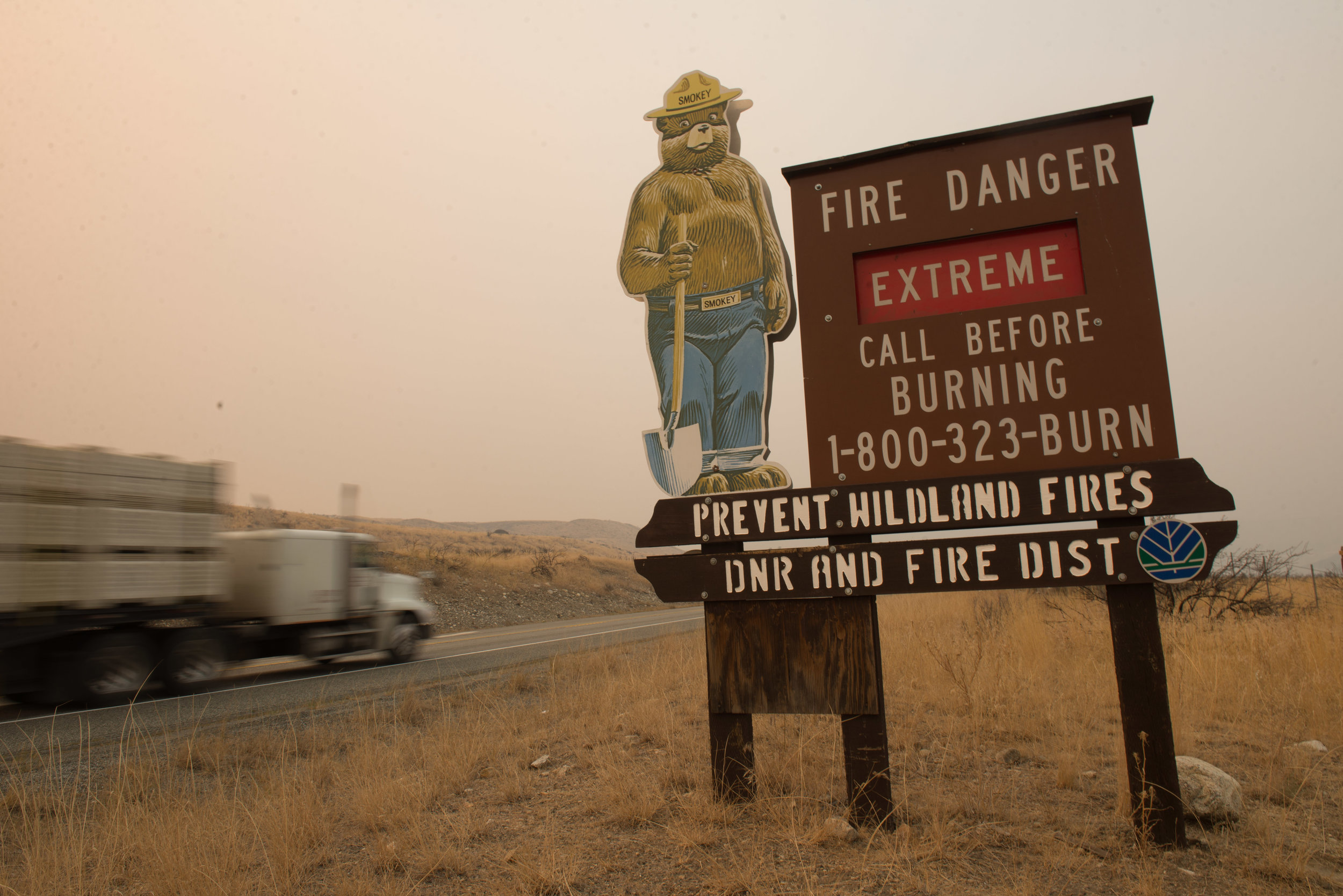  A US Forest Service fire danger sign lists current fire condition as 'Extreme', 10 miles south of Chelan, WA, August 22, 2015. Three Firefighters were killed August 19, 2015 while battling fires on Twisp River Road near Twisp in Okanogan County, WA.