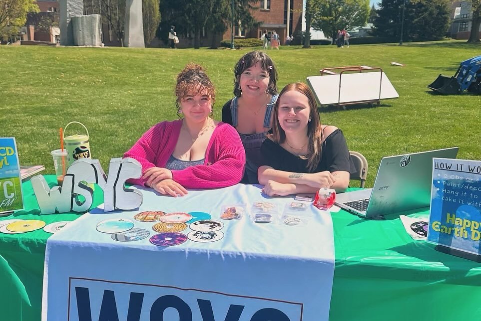 WSYC had a great time painting CDs and vinyls at the Earth Day event in the quad! We loved talking about our favorite artists, listening to good music, enjoying the weather (and the goats) with you! 🌈🎨🎶 

Huge thank you to @greenleagueship and @sh