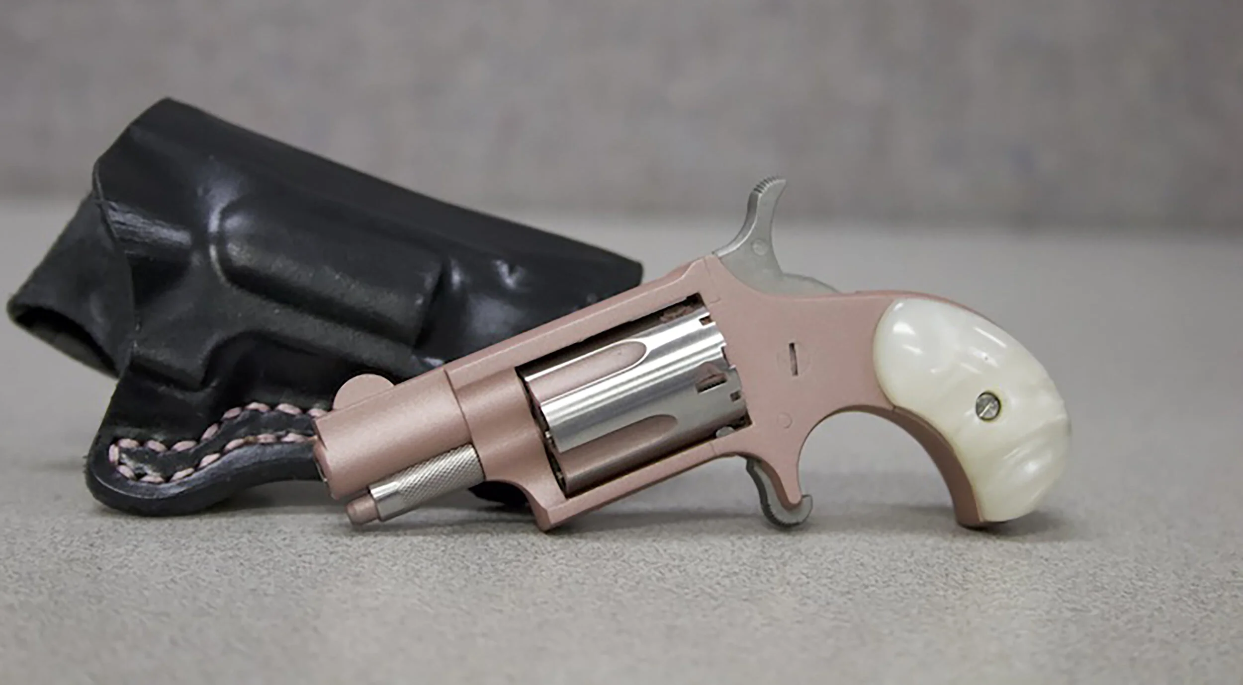 Mom Rose Gold .22lr NAA22LRMOM — TALO Distributors Inc