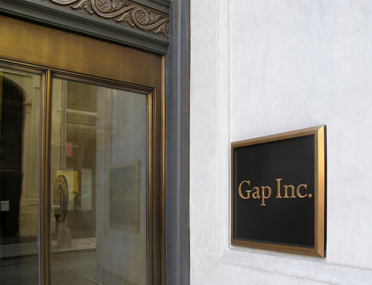 masterwork-plaques-custom-bronze-plaques-gap-corporate-signage-plaques.jpg