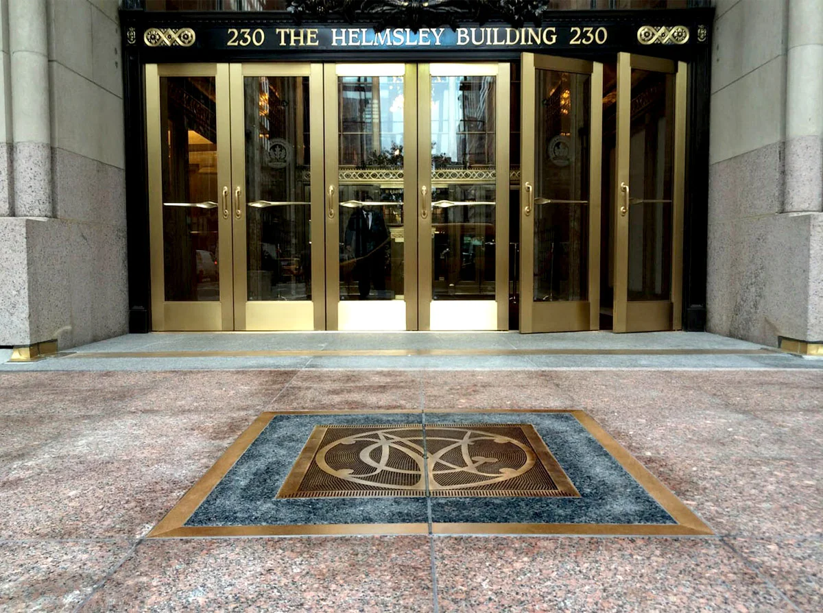 masterwork-plaques-custom-bronze-plaques-inset-medallion-Helmsley-Building.jpg