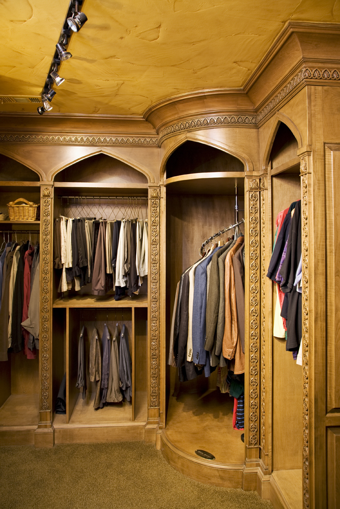  His closet features carved pilasters throughout and a coved cornice detail.&nbsp; 