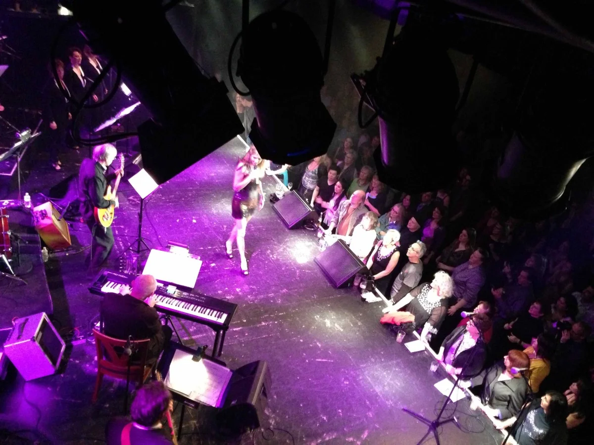 backstage commodore stage 1.jpg