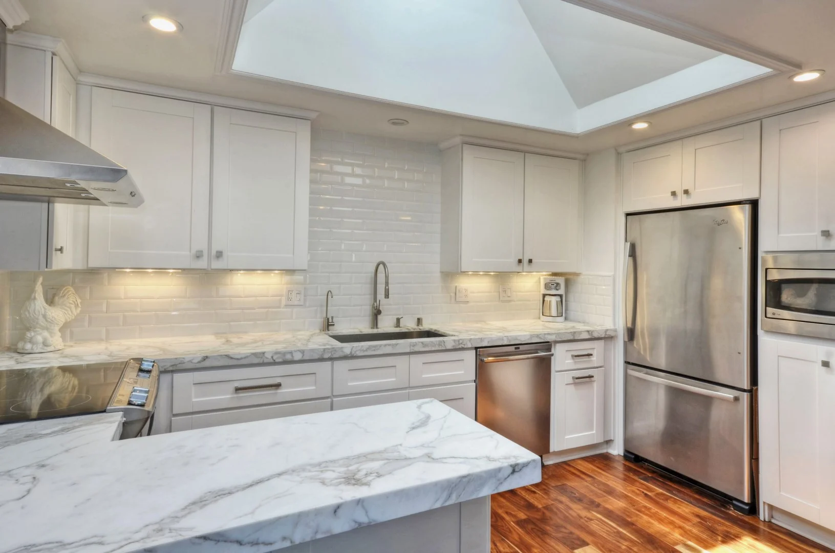 Kitchen1a_0722 (Large).jpg