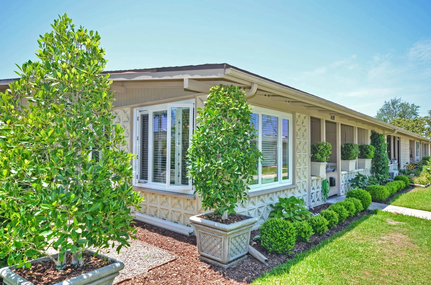 Exterior Front_0896 (Large).jpg