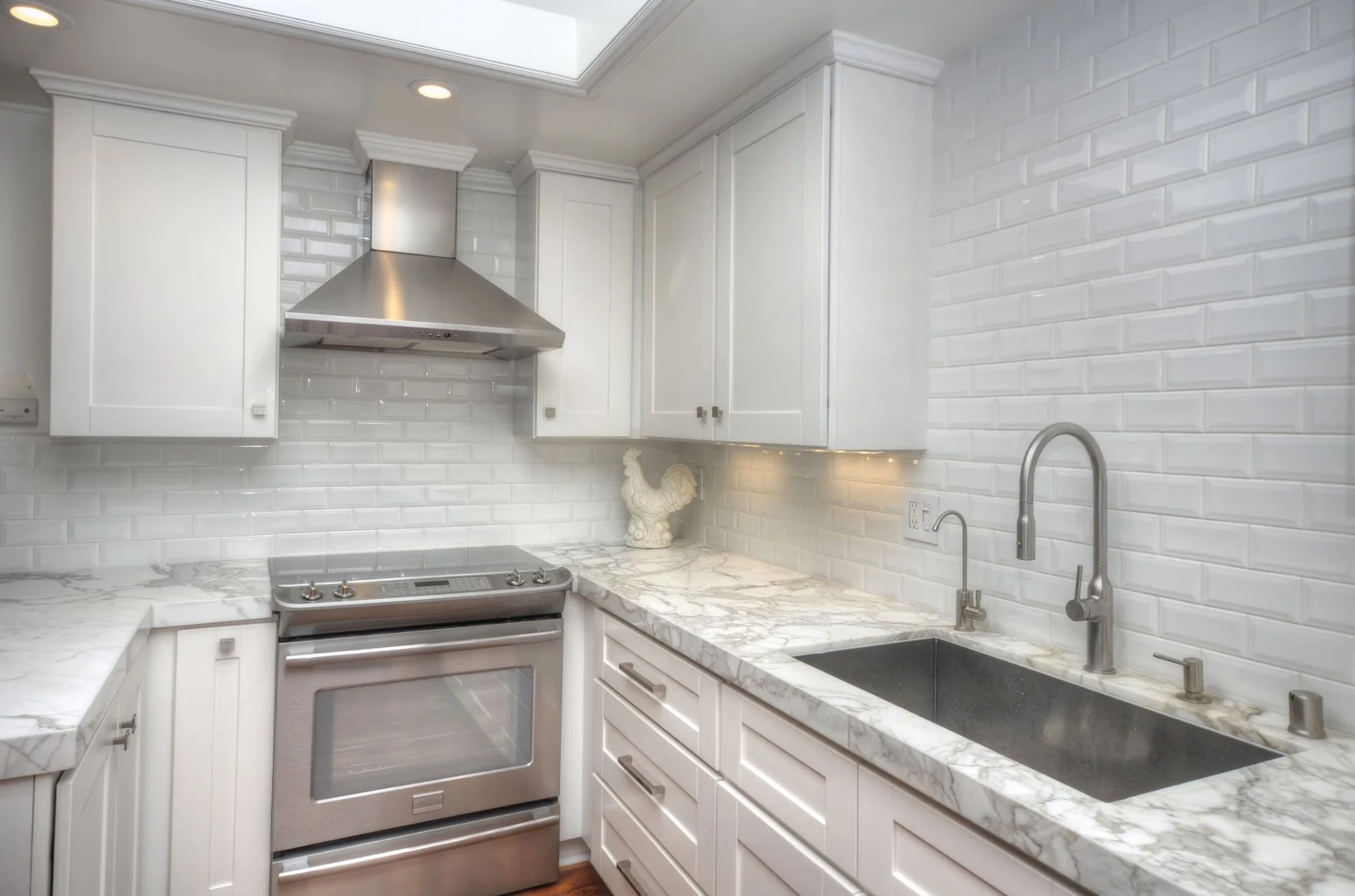 Kitchen_0827 (Large).jpg