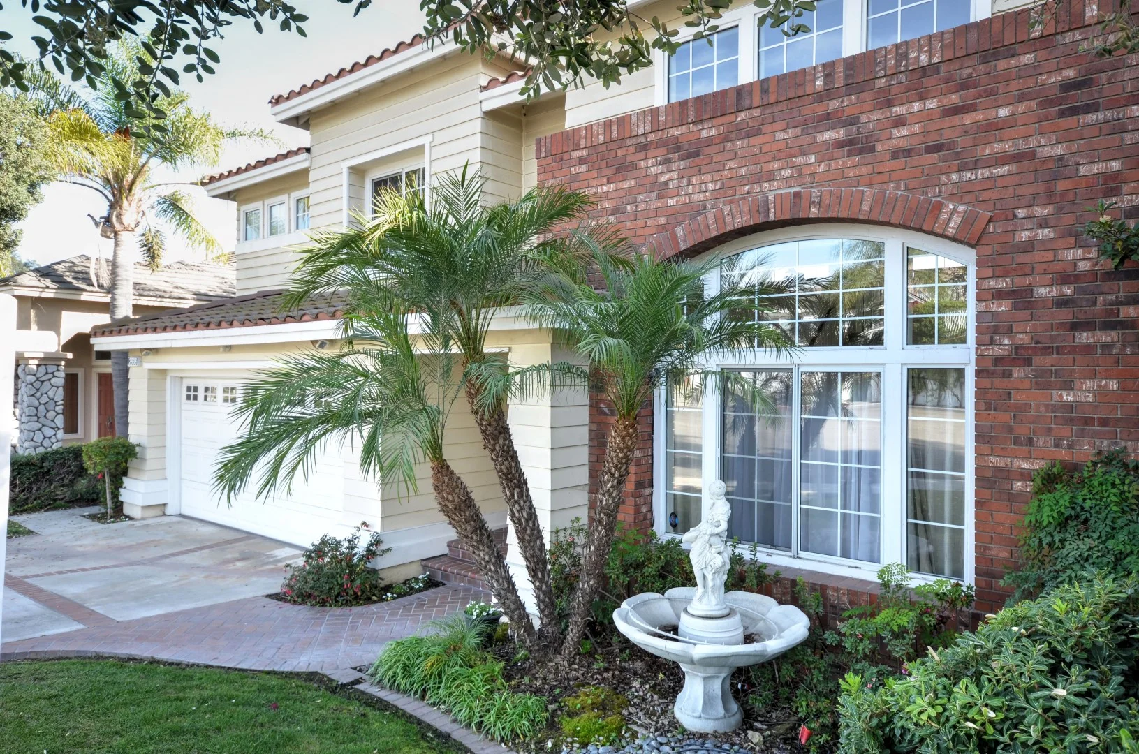 Exterior Front_0339 (Large).jpg
