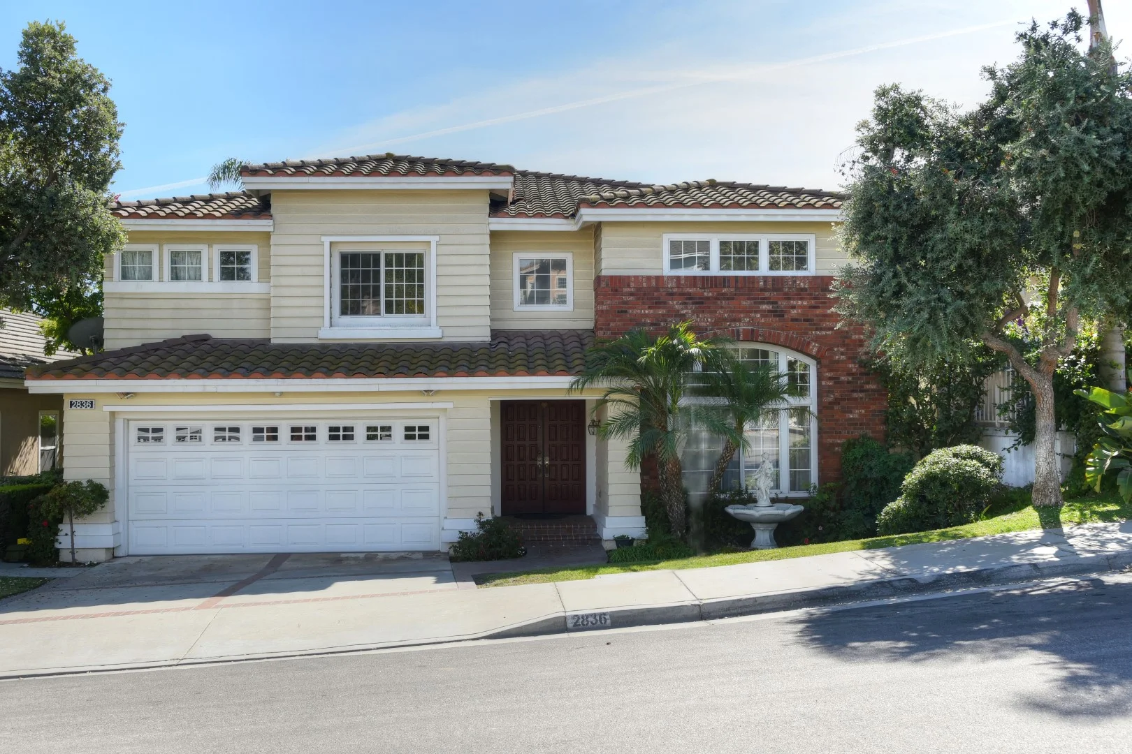 Exterior Front_1653 (Large).jpg