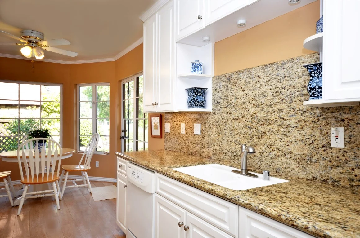 Kitchen 1b (Medium).jpg