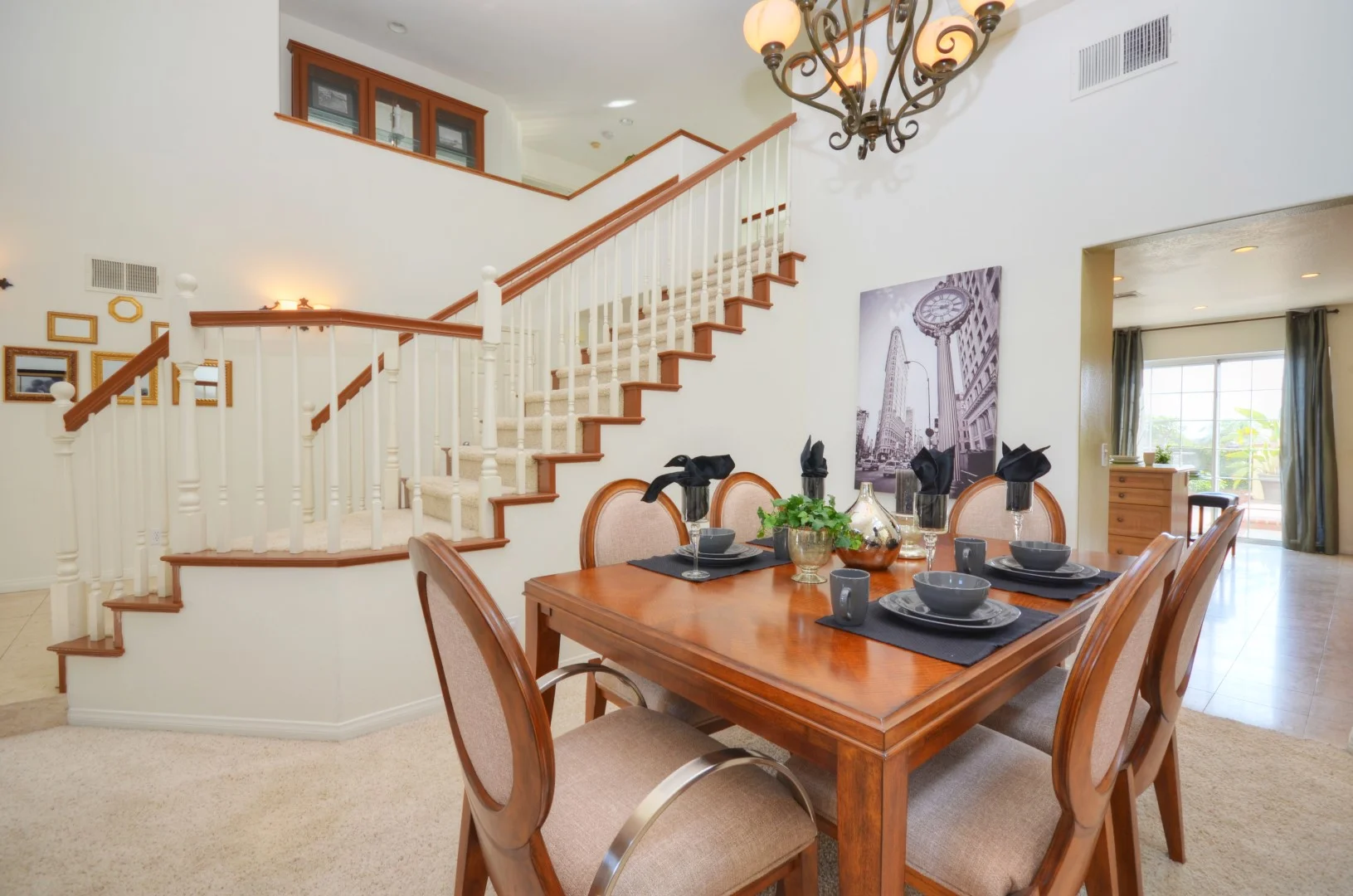 Dining Room_0211 (Large).jpg