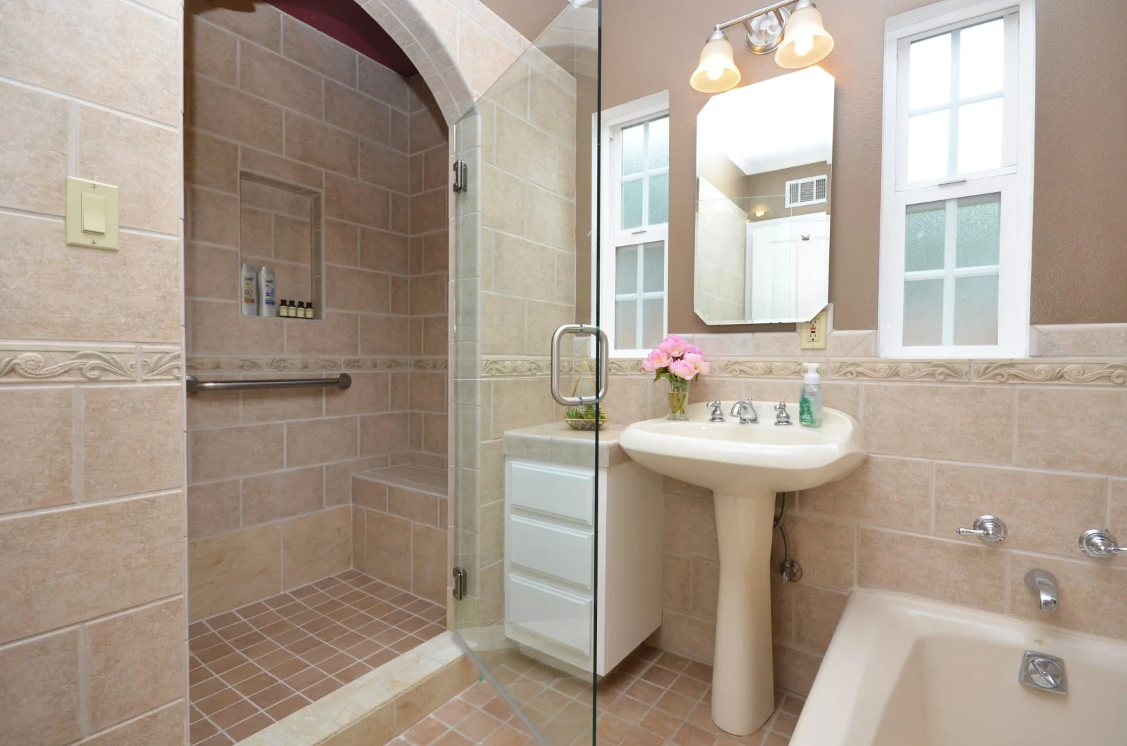 Bathroom 1b_0489 (Large).JPG