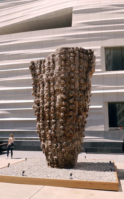 Ursula von Rydingsvard, Czara z Bąbelkami 2006; Photo © Matthew Harrison Tedford