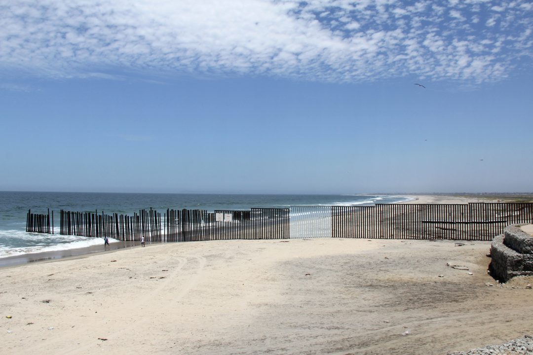 Ana Teresa Fernández, Borrando la Frontera , 2016. Photo: Ana Teresa Fernández