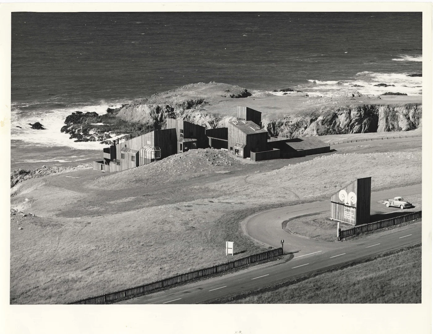 Condominium One and south entrance marker along Highway 1 (1965) (photo by Morley Baer, © 2018 the Morley Baer Photography Trust, Santa Fe. All rights reserved. Used by permission. Photo courtesy Special Collections, University Library, University of California Santa Cruz. Morley Baer Photographs, 1951–1989)