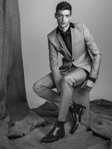 FN SuitedNBooted-160-Edit.jpg