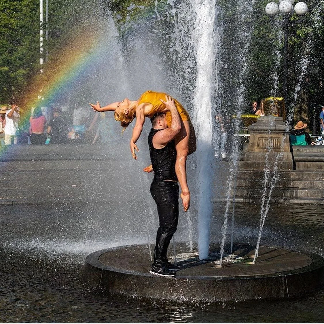 How wonderful is our beautiful fountain?

Thanks for the great shots @wesbender @idaibricevic @ludiaz4129 @urban_nature_culture @ejpvisions 
#washingtonsquarepark #washingtonsquareparkfountain