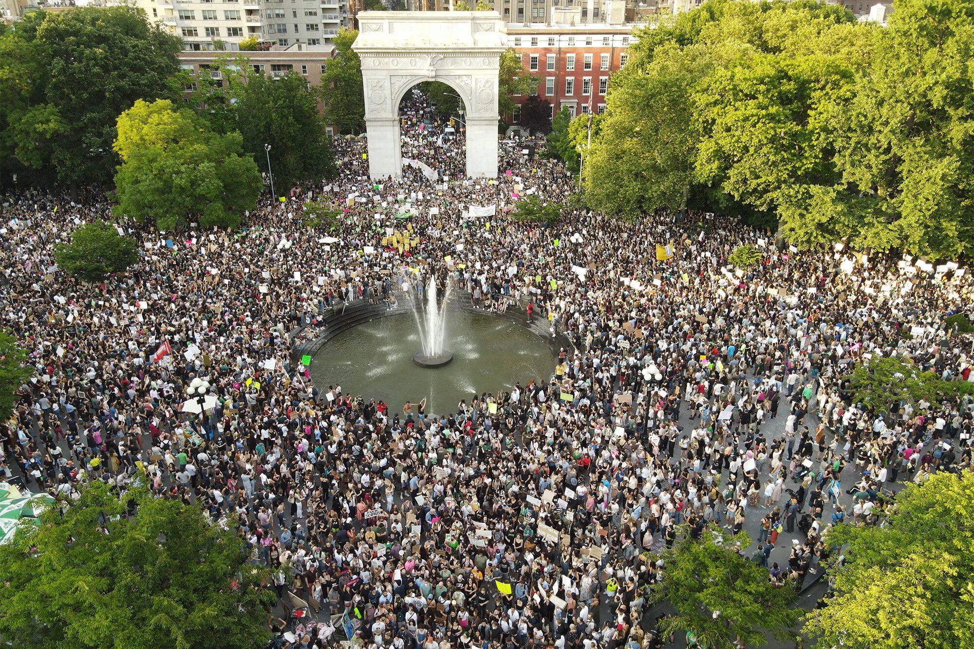 Thousands gather for the annual Brazilian Carnival 2016 – New York