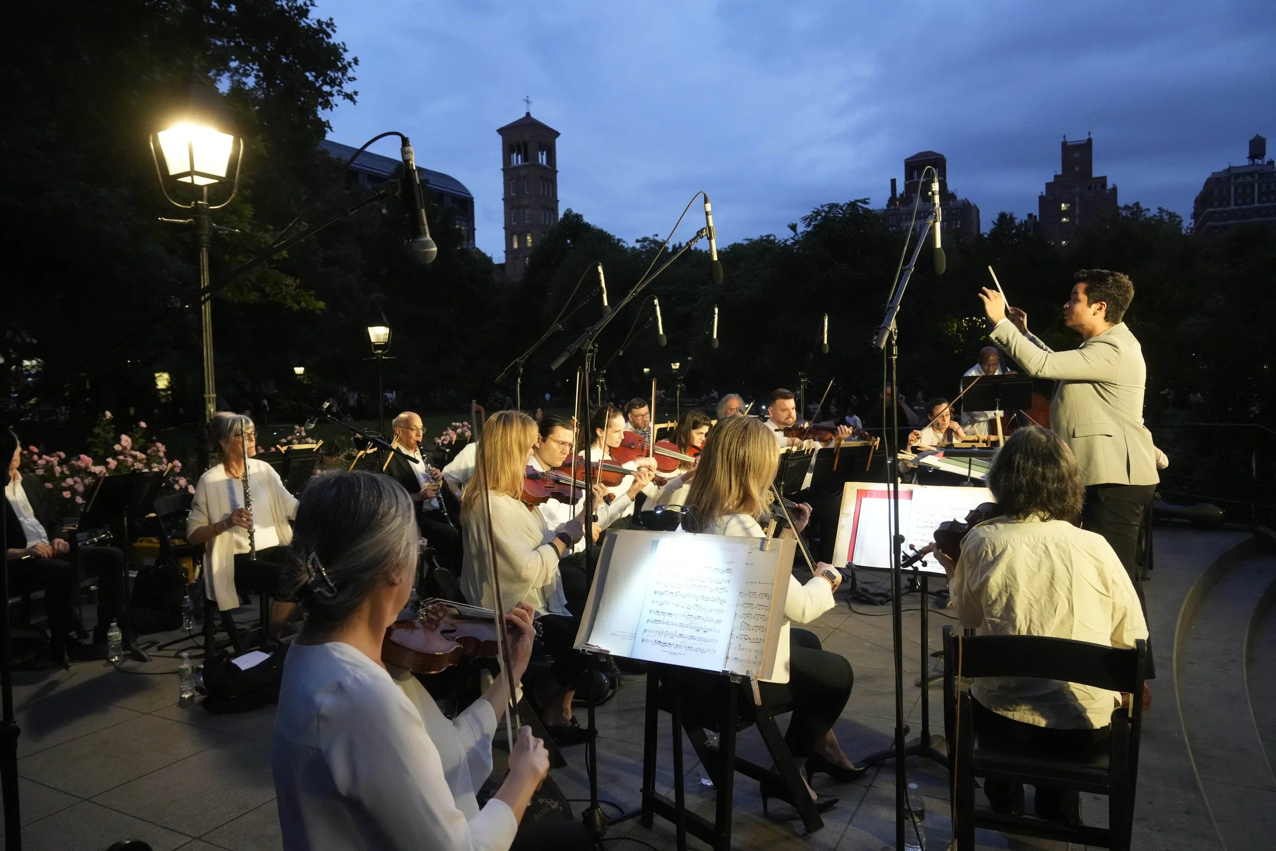 Ahmed Alom conducts the Festival Orchestra. credit Ken Howard.jpg