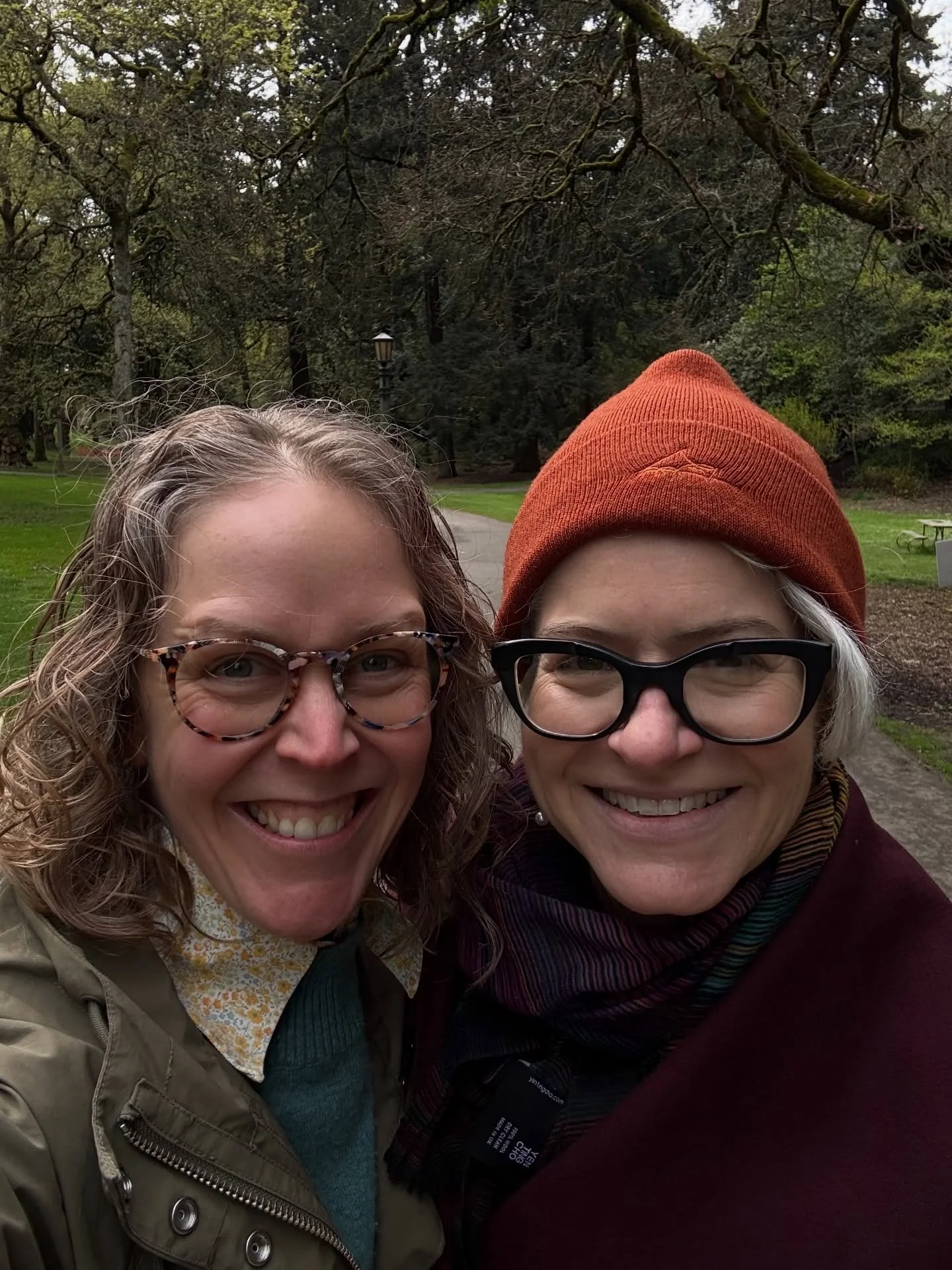 It is a good day indeed when I get to spend it with ⭐️Megan Kate Nelson⭐️ chatting about books and agents (not to mention her time giving the Hatfield Lecture last night!), spotting owls in Laurelhurst Park, signing books at @broadwaybooks, and laugh