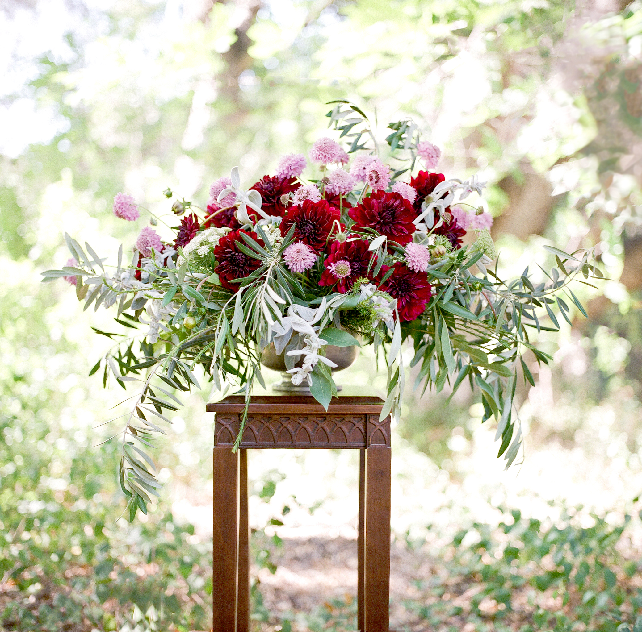Floral design and styling by The Neighbors Garden , flowers sourced from Maciel Flowers and photo assistance by Steven Leyva.