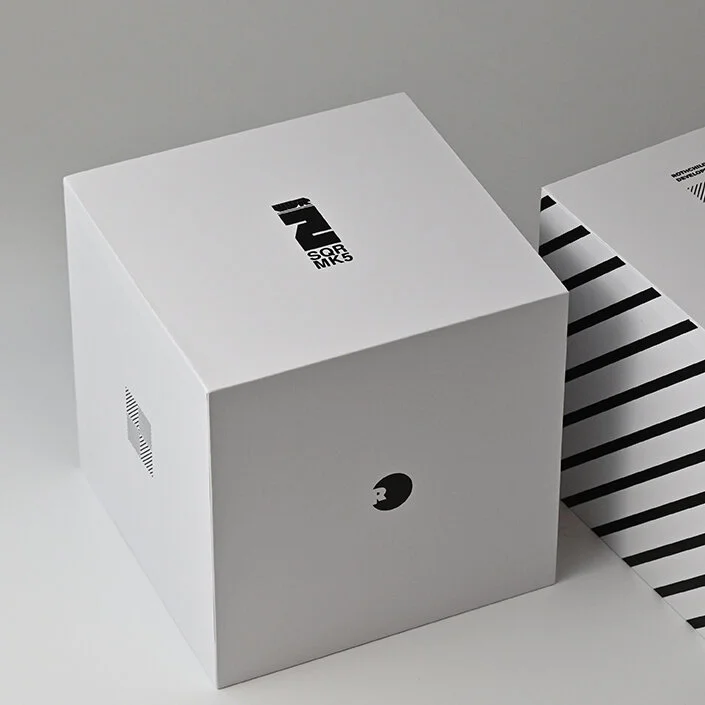 WWR2 SQUARE BOX UV