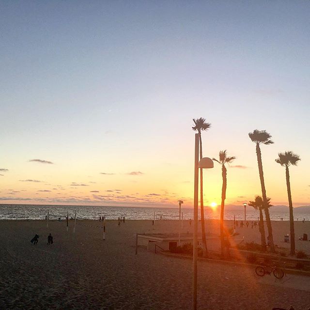 😻😻😻 never ready to leave #fourthofjuly #manhattanbeach #la #vegosunsets #sunset #happiness #vacay #cityofangels #merica #beachlife #saltlife #palmtrees