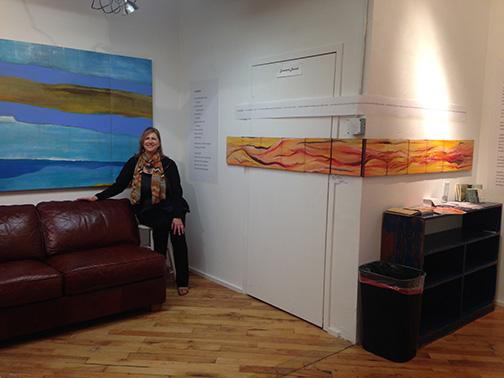 ZsuZsanna in front of "Continuum".