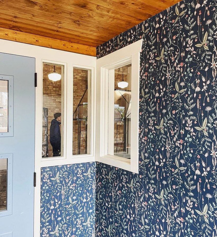 Tres fun to see my @hyggeandwest Sonoma Wallpaper going up in @mollyyeh &lsquo;s new restaurant @berniesegf ! 🌈
.
REPOST from @berniesegf : A little wallpaper moment to welcome you in from our riverside entrance. 🥰 Our design team at @jdd.studio is