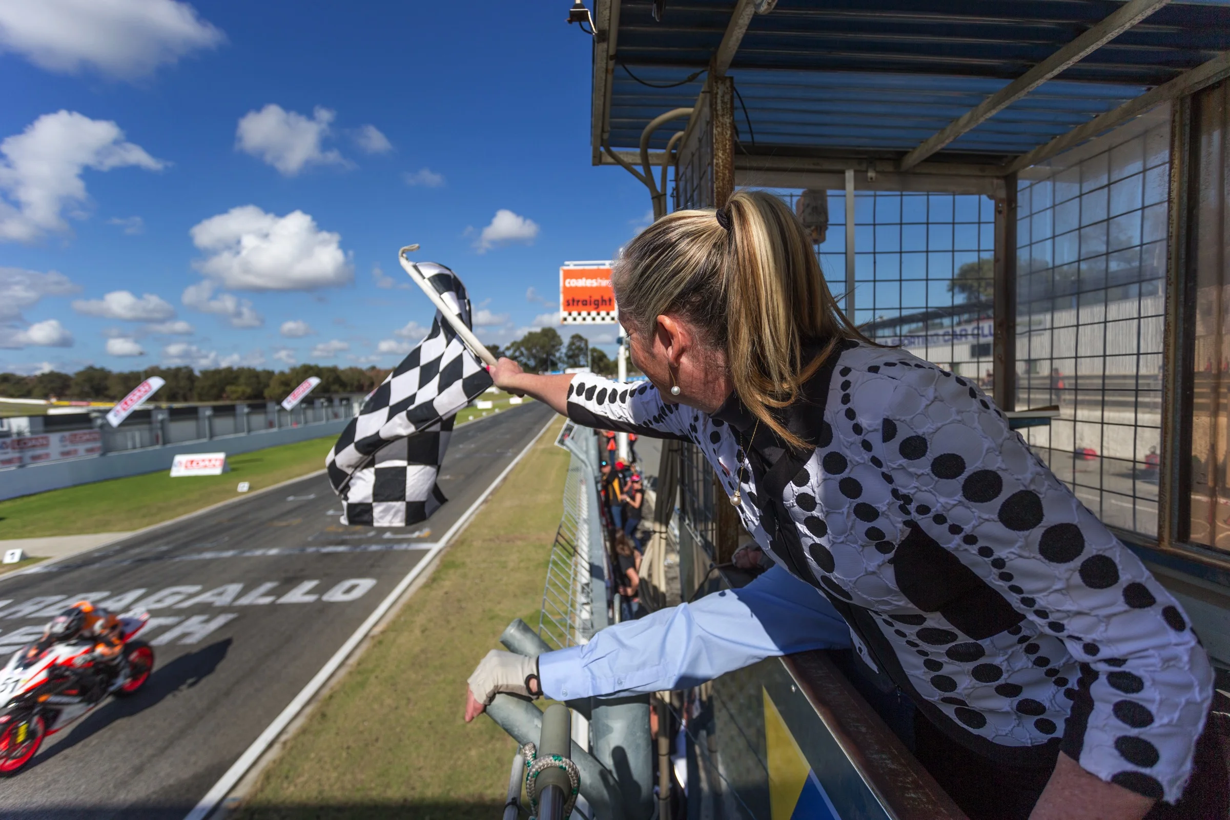 The welcome that the series has received at the last two rounds has been really impressive, this time the Mayor of Wanneroo came out for an hour to do the standard meet and greet but ended up staying for the entire day and along the way went to a pillion ride with Steve Martin.