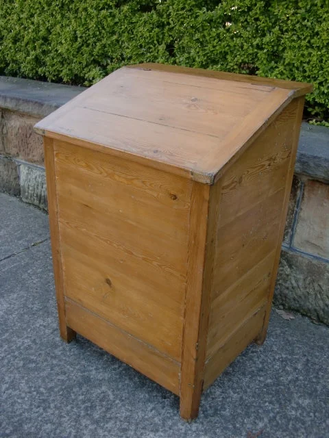 Pine Grain Bin C1910