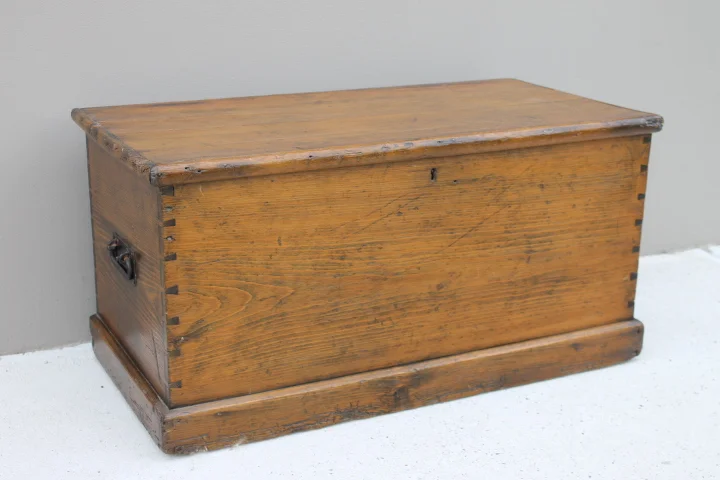 Kauri Pine Blanket Box C1900