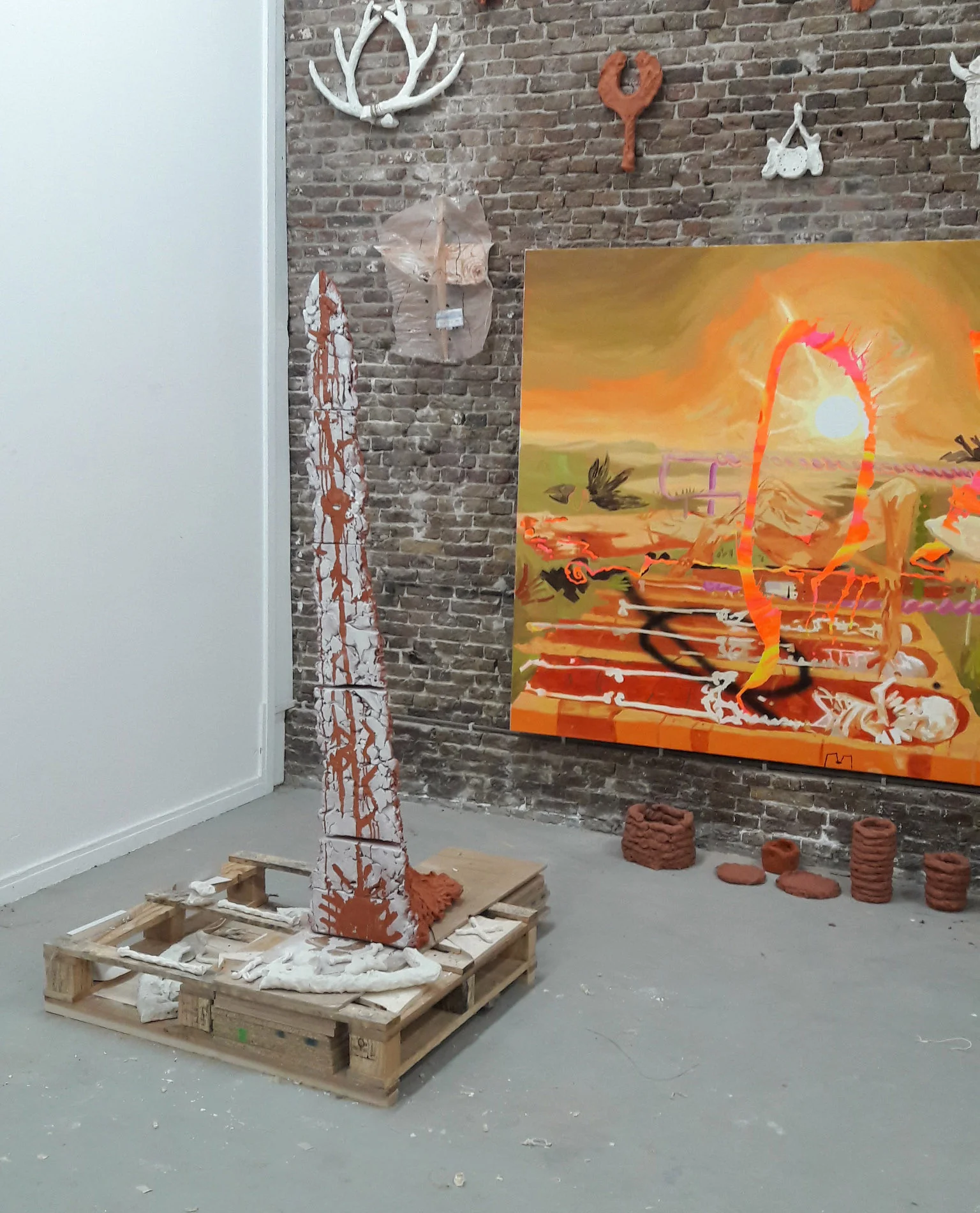 "Earth totem", Acrylic spray paint on terra cotta, Installation shot at Rijksakademie Open, ceramic pots and plants in collaboration with Heidi Howard
