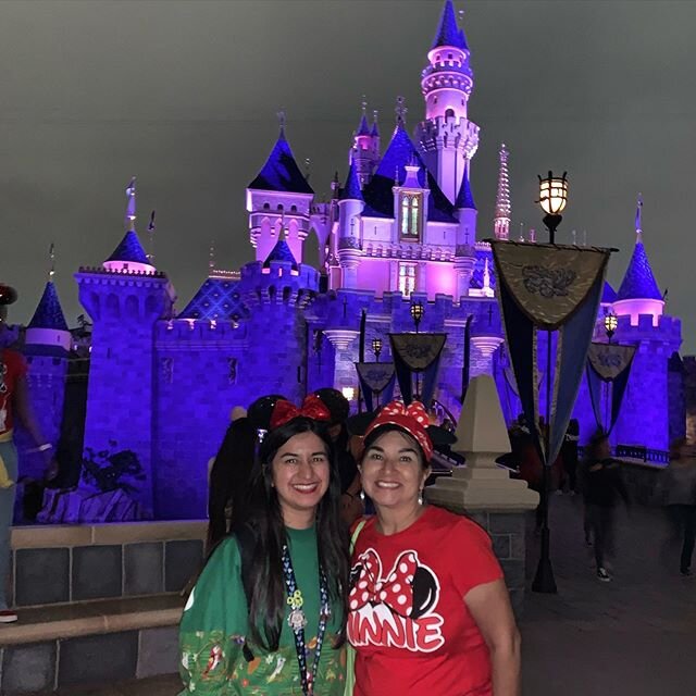 Thanks for teaching me to be strong, to be independent, to be a servant leader, to love Disneyland and for giving me some good genes 👯&zwj;♀️ Love you mom ❤️ @amartia01