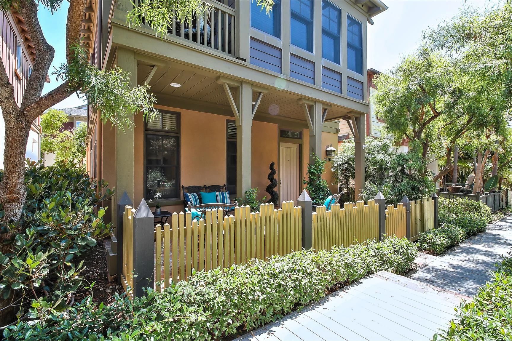 2566 Bungalow Place1.jpg