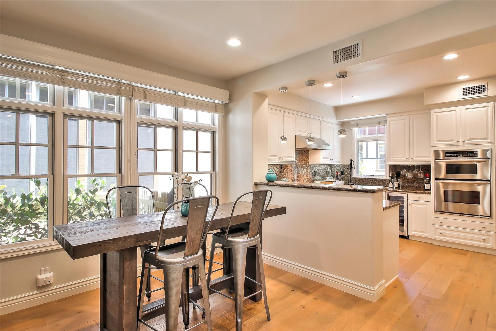 2566 Bungalow Place19.jpg