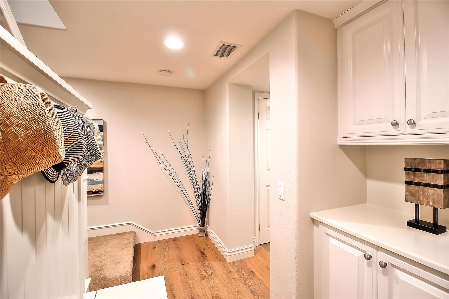 2566 Bungalow Place37.jpg