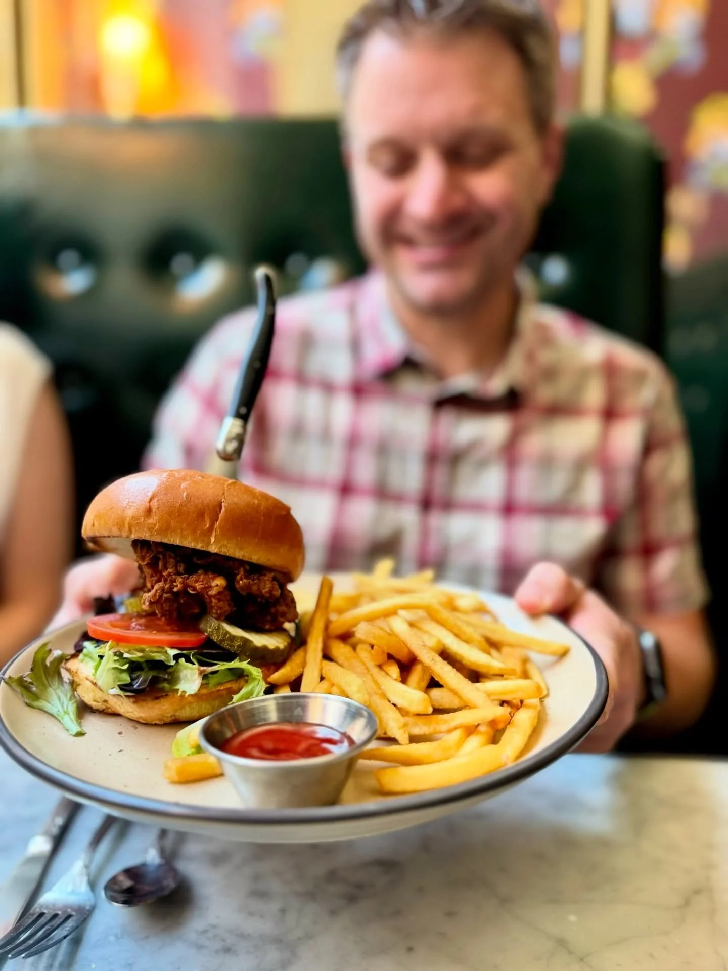 Fried Chicken Sandwich&hellip; 🤤

Buttermilk fried chicken thigh, lettuce, tomato,
spicy pickles, mayo, hot honey, served on a pub bun with fries. If you haven&rsquo;t tried it yet, you&rsquo;re missing out. 

#friedchickensandwich #pdxeats #portlan