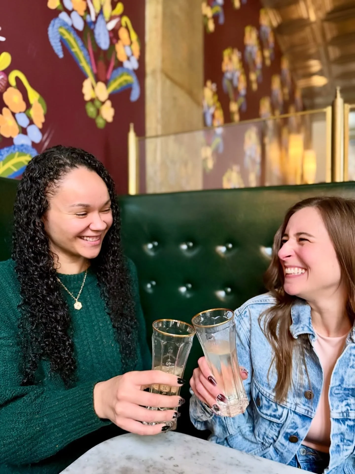 Cheersin&rsquo; &amp; cheesin&rsquo; 🥂😄

#cheerstotheweekend #pdxbrunchscene #brunchstagram