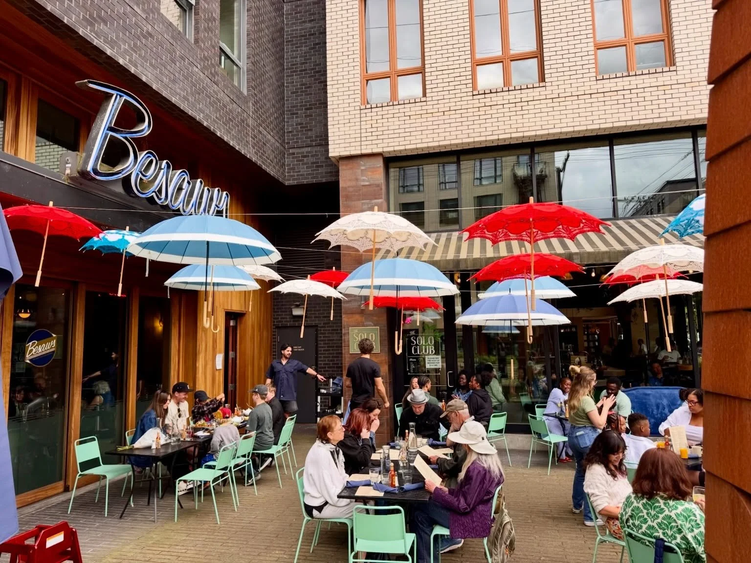 Mother&rsquo;s Day brunch on the patio ✨

#happymothersday #mothersdaybrunch #pdxpatios #portlandpatios #pdxbrunch