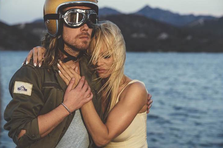 Julien Dore Le Lac Pamela Anderson