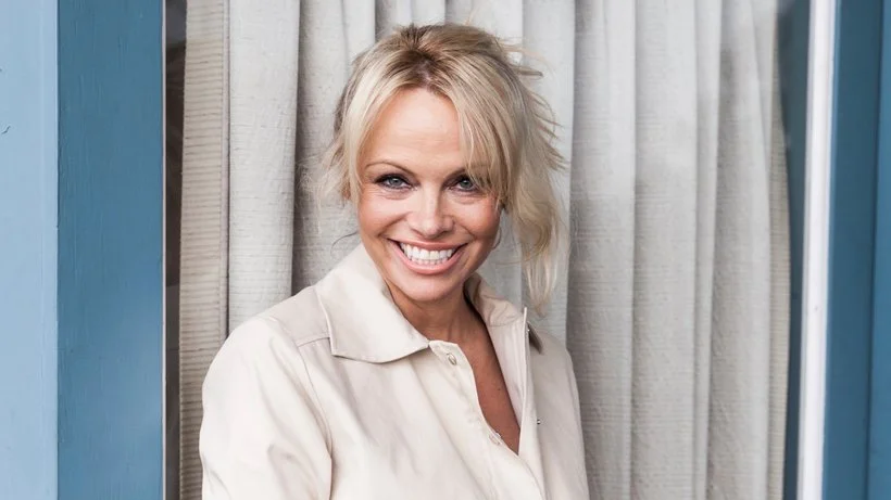 Eine Strandikone für Europa: Pamela Anderson, 52, unterstützt DiEM25, die Partei des griechischen Ex-Finanzministers Yanis Varoufakis. © Emily Berl/The New York Times/Redux/laif