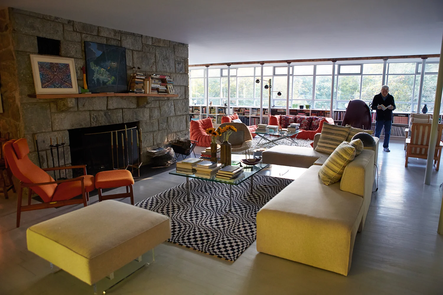 Sofa group vintage Vladimir Kagan from his Omnibus collection. Orange char and ottoman by Folke Ohlsson for Dux.