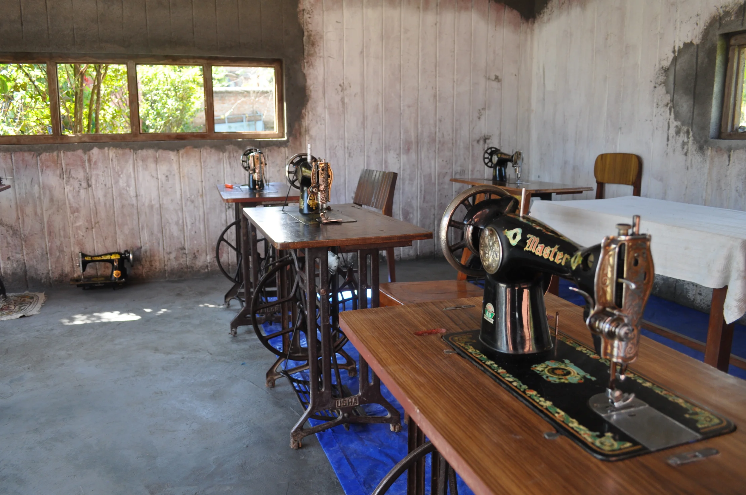 Sewing machines 1.JPG