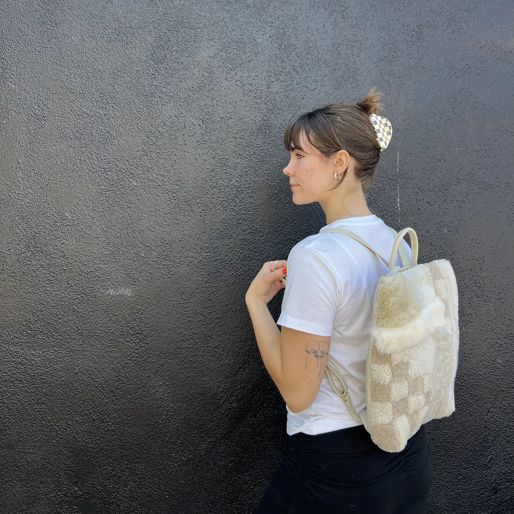 PRIMECUT: BEIGE PLAYGROUND SHEARLING BACKPACK display picture 3