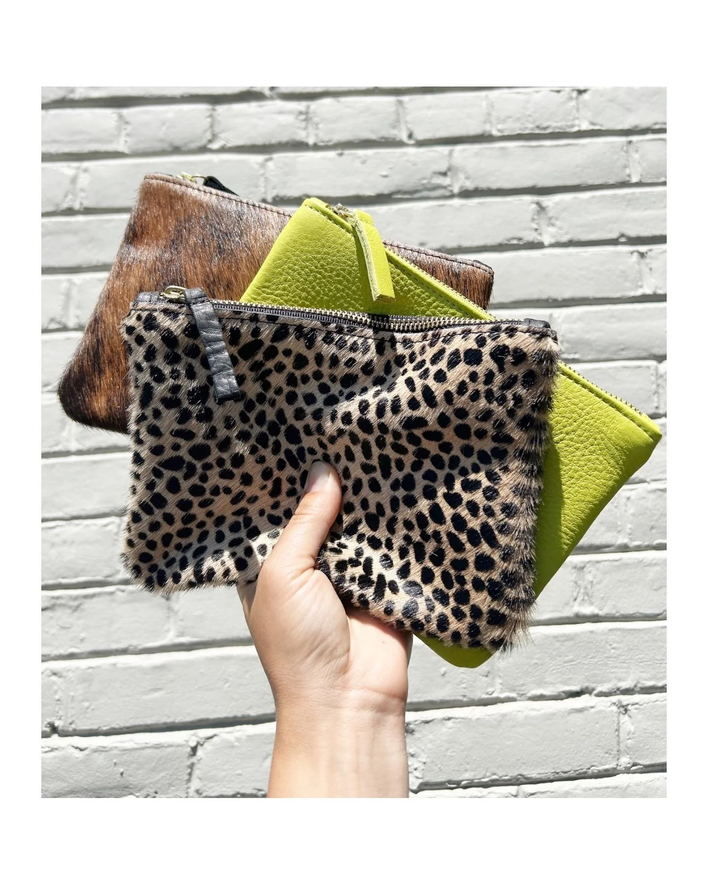 Our favorite zipper pouches! Perfect to carry on their own as a clutch or throw in a larger bag for organization 🌀🤎